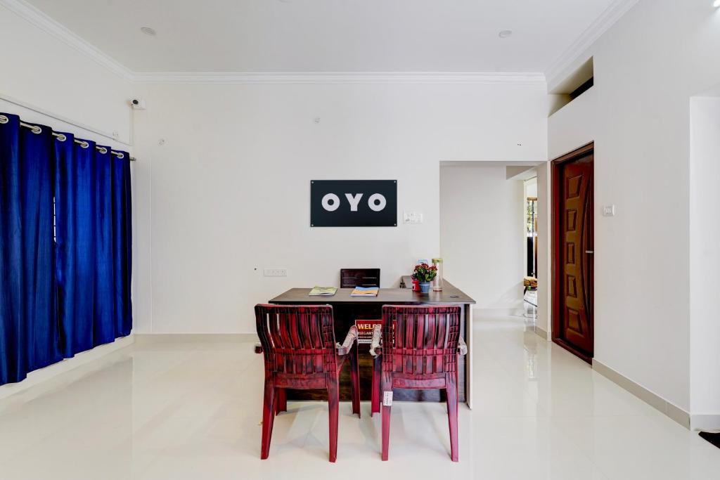 TV a/nebo společenská místnost v ubytování Hotel O Elegant Residency Vandalur Zoo