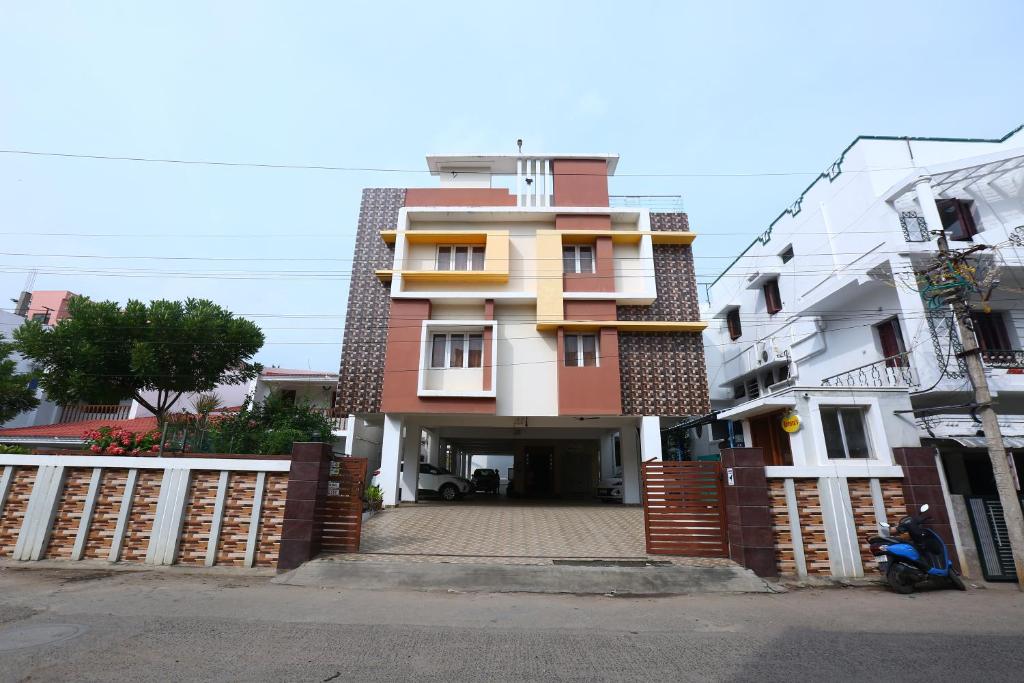 Ramana's Home Stay-Near Railway Station and Bus Stand - Housity
