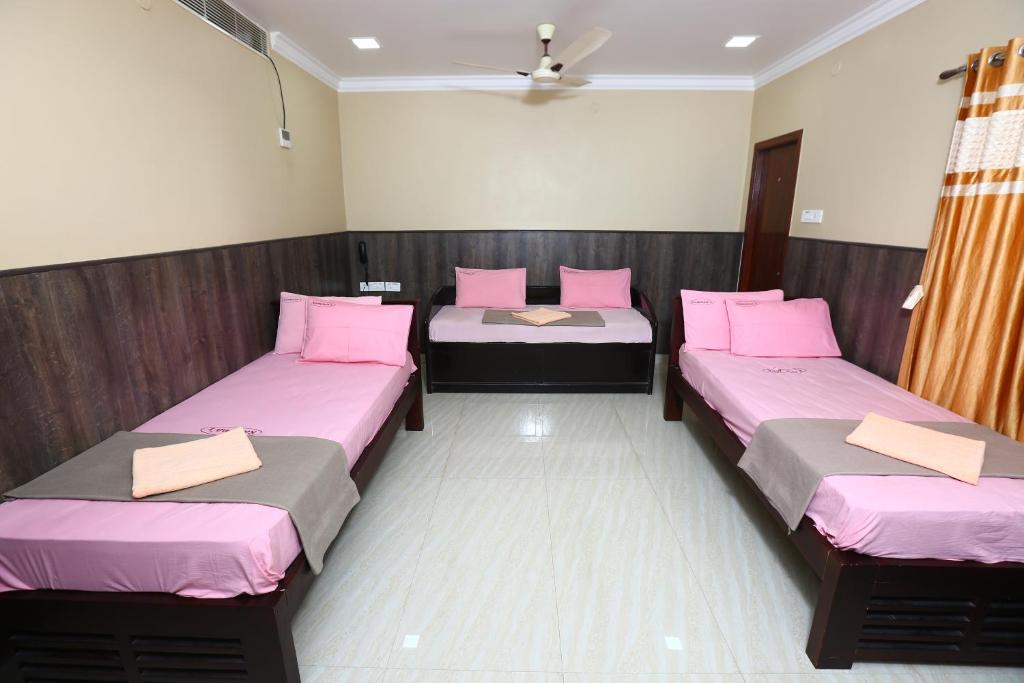 Ramana's Home Stay-Near Railway Station and Bus Stand - 