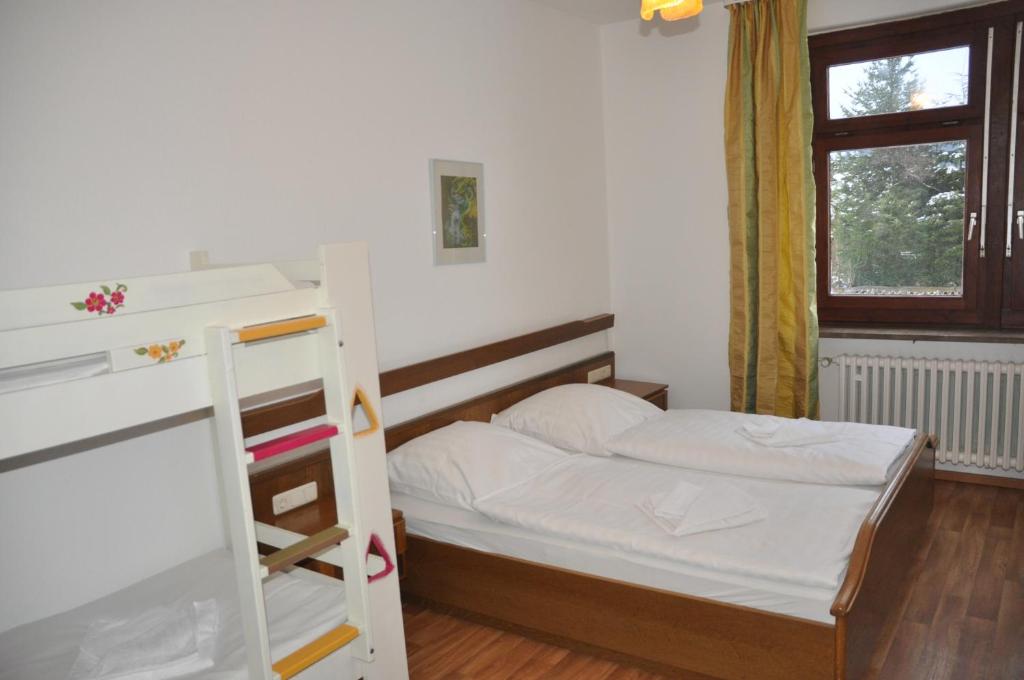 Hotel & Hostel Drei Bären - Twin Room With Extra Bed
