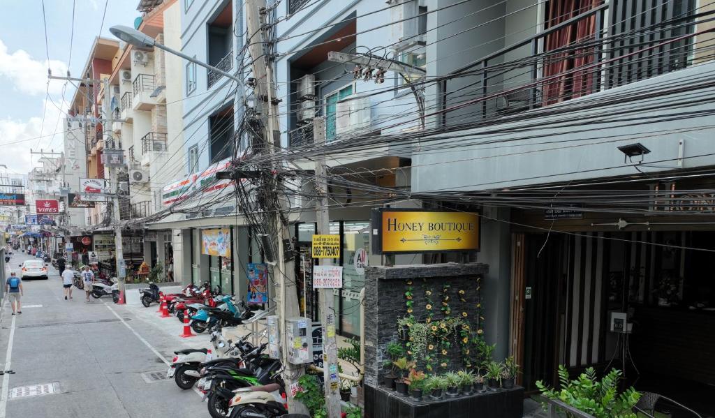 لابی و فضای عمومی Honey Boutique Hotel - تصویر ۵