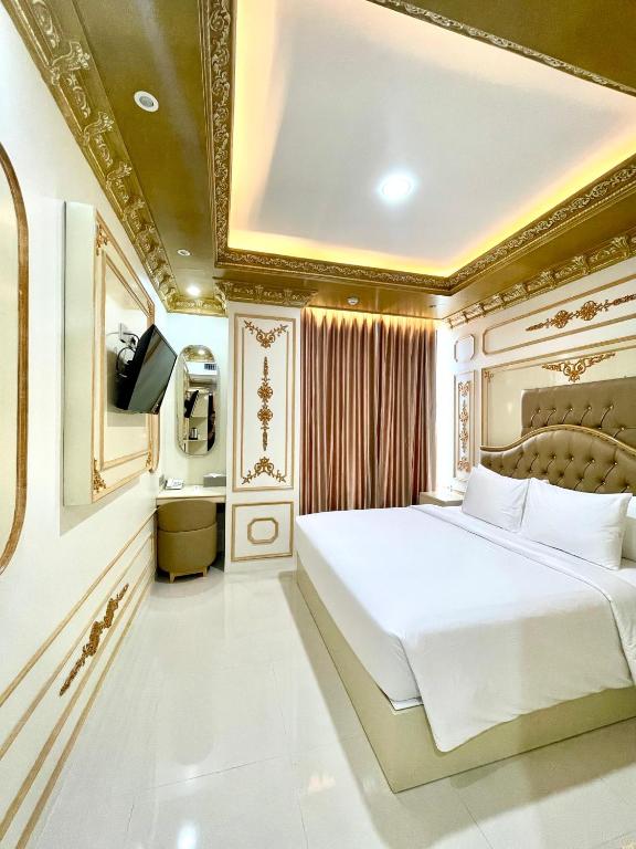 Postel nebo postele na pokoji v ubytování Atiyan Hotel Syariah