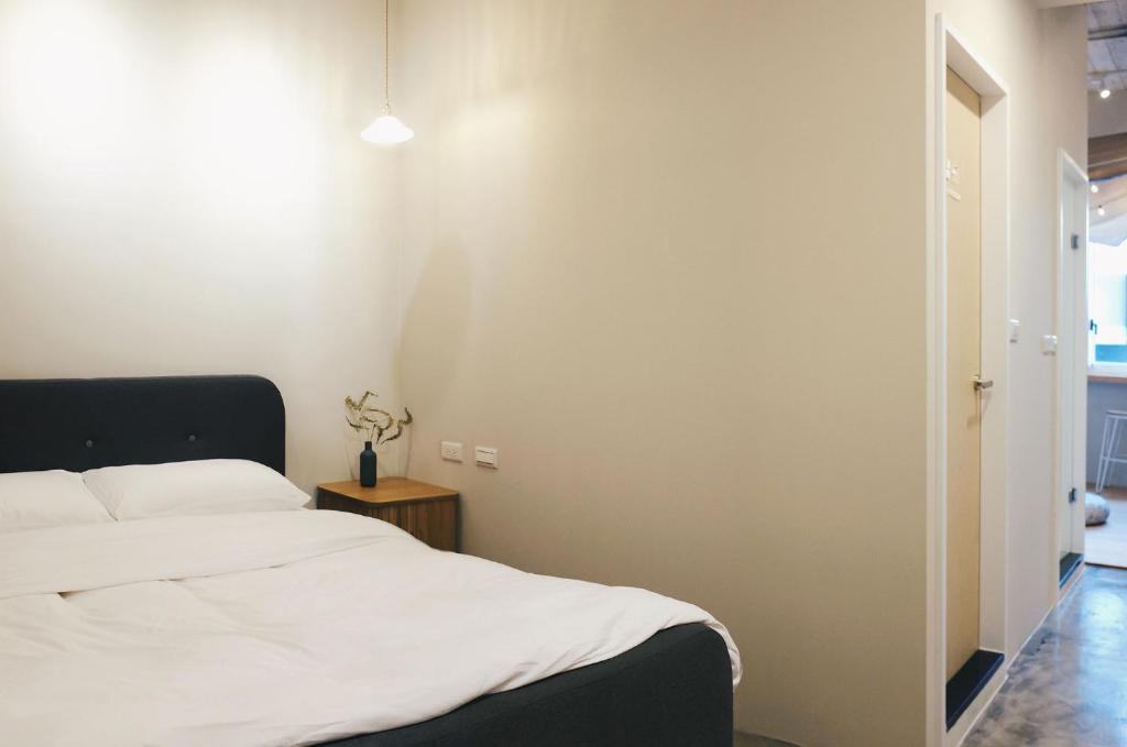 Postel nebo postele na pokoji v ubytování Hostel Tomato 番茄溫泉青旅