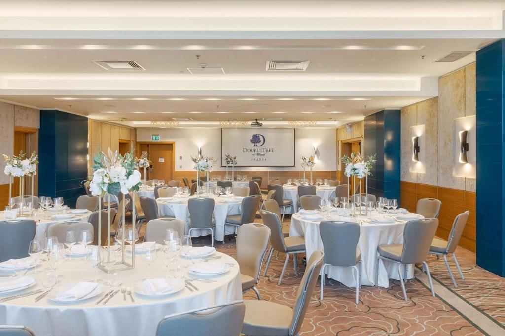 Restaurace v ubytování DoubleTree by Hilton Oradea