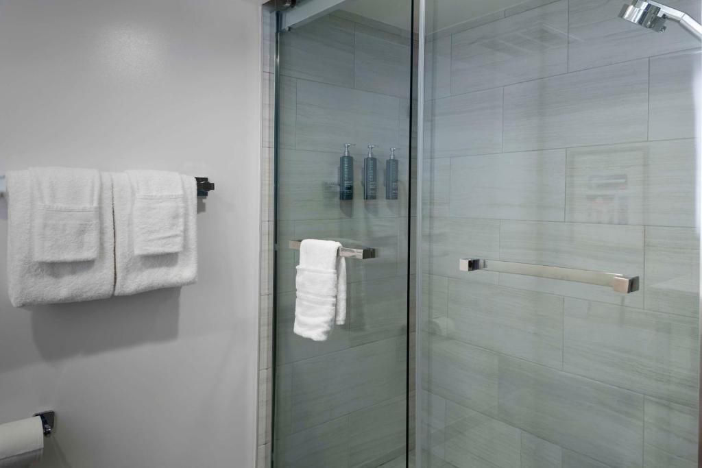 DoubleTree Resort by Hilton Myrtle Beach Oceanfront - Grande Suite Oceanview -1 Lit King
