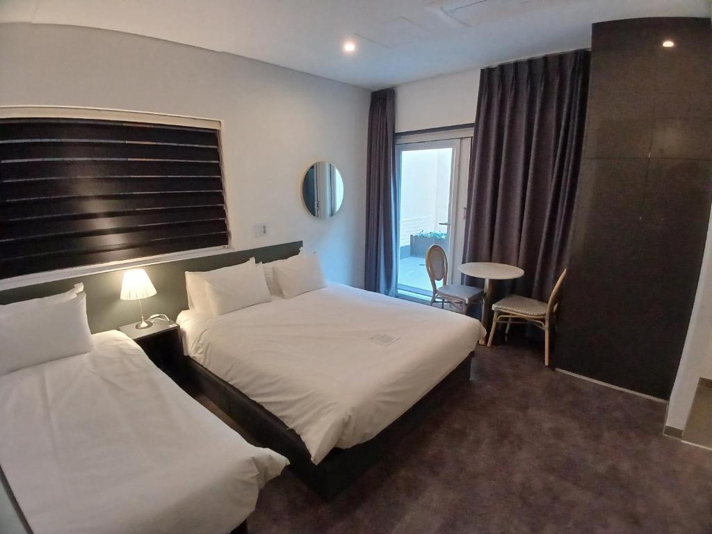 Hotel Firststay Hongdae - Deluxe Suite Mit Whirlpool