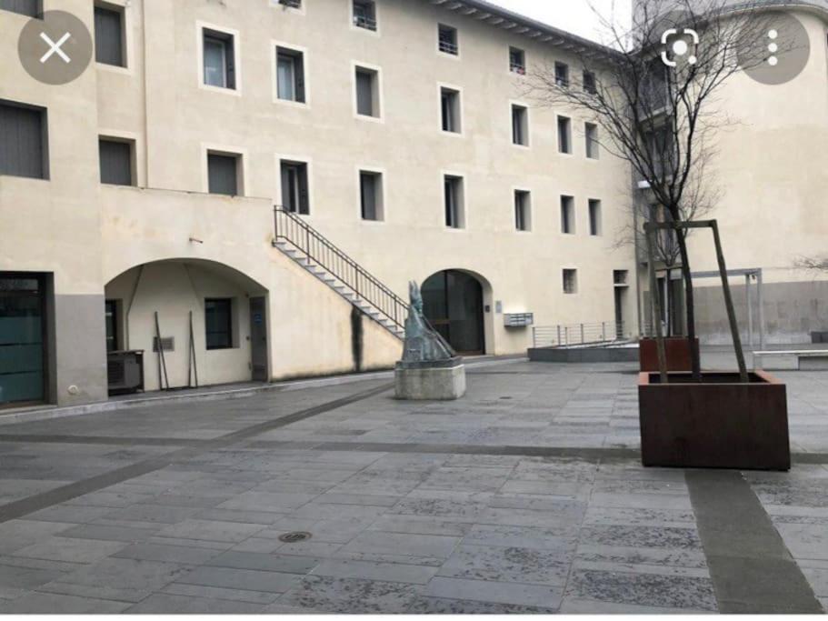 a building with a staircase in front of a building at Appartamento incantevole con parcheggio gratuito in Pordenone