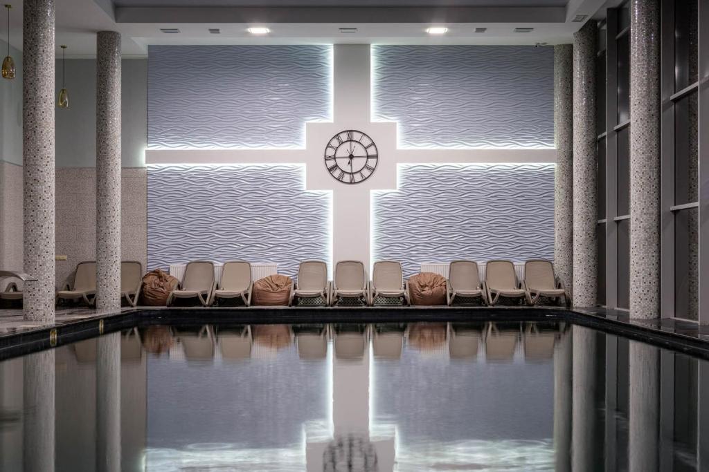Bazén v ubytování Hotel Podgorie Spa nebo v jeho okolí