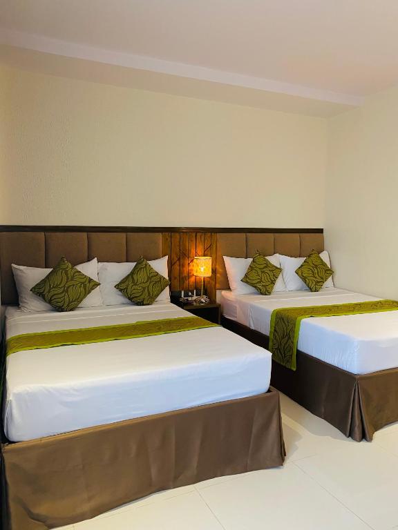 Postel nebo postele na pokoji v ubytování Maxi Hotel and Event Center