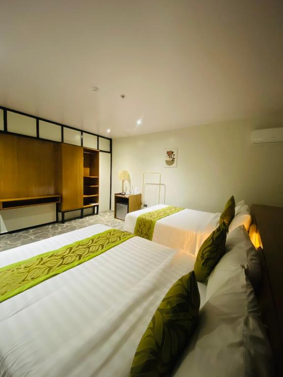 Postel nebo postele na pokoji v ubytování Maxi Hotel and Event Center