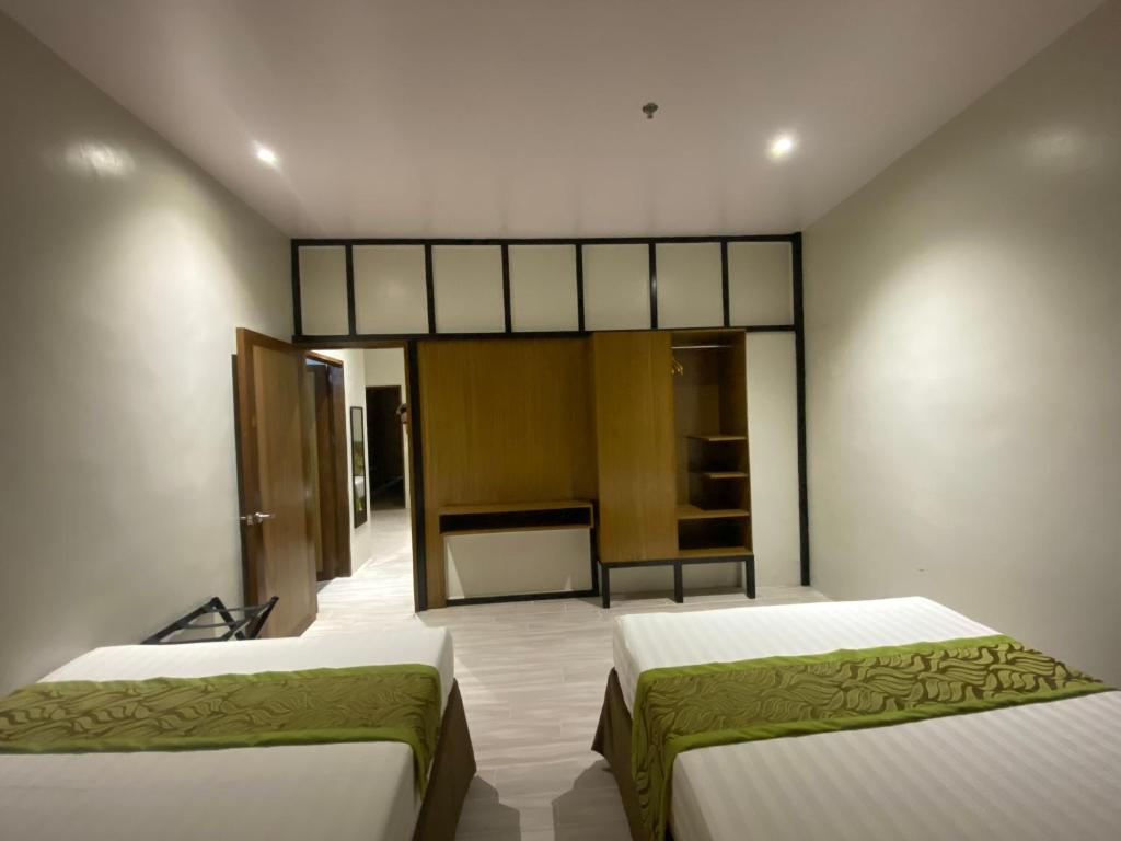 Postel nebo postele na pokoji v ubytování Maxi Hotel and Event Center
