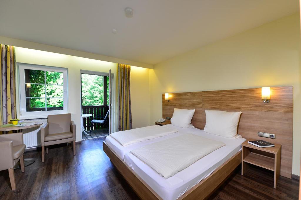 Postel nebo postele na pokoji v ubytování Haus Neugebauer-Gästehaus Garni