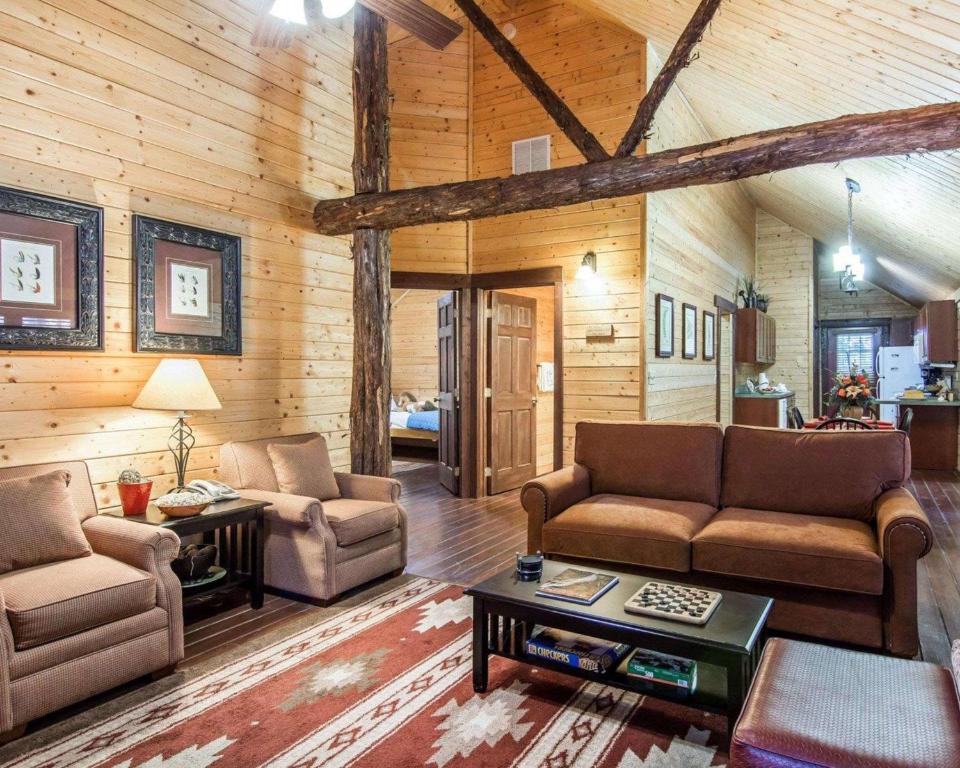 Bluegreen Vacations Shenandoah Crossing, Ascend Resort Collection - King Suite - Disability Access/Non-Smoking (8 Adults)