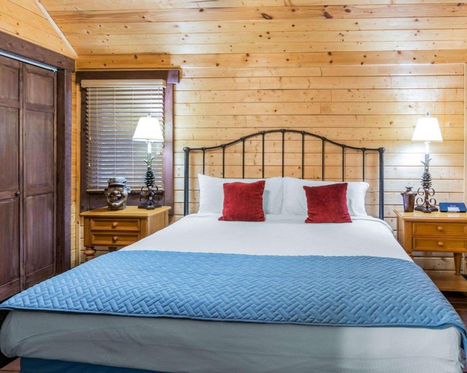Bluegreen Vacations Shenandoah Crossing, Ascend Resort Collection - King Suite - Non-Smoking