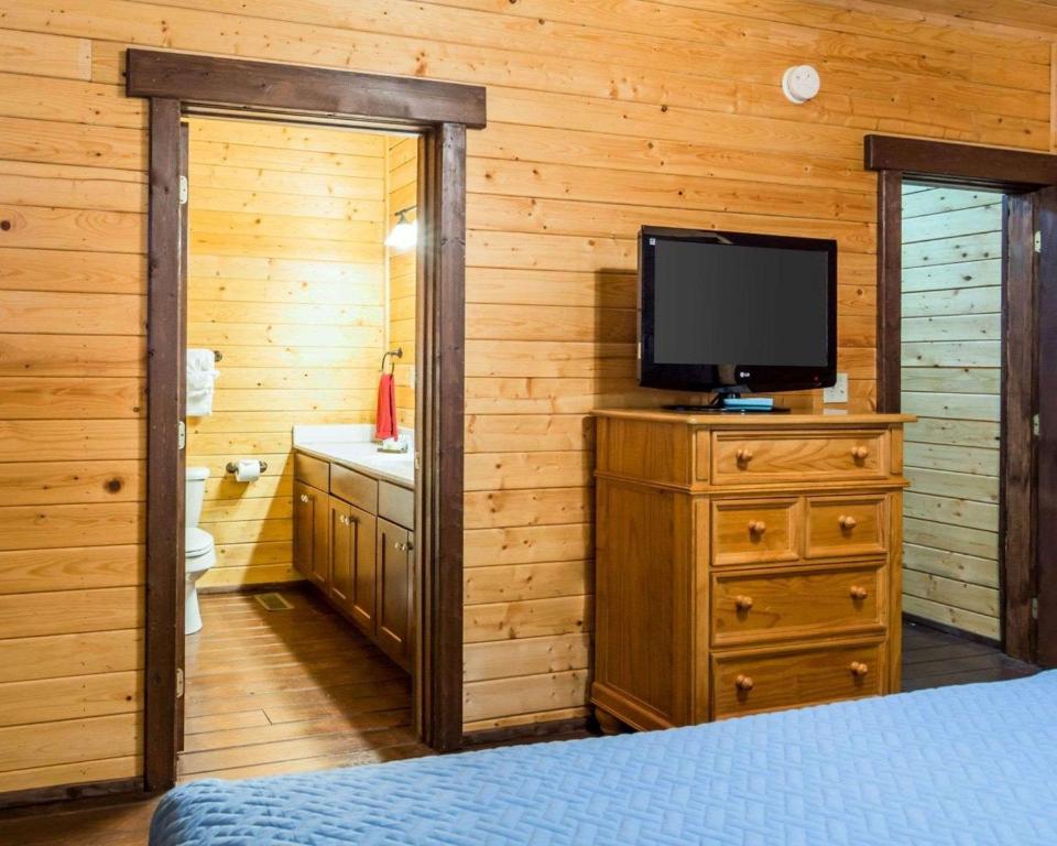Bluegreen Vacations Shenandoah Crossing, Ascend Resort Collection - Two-Bedroom Cottage - Non-Smoking
