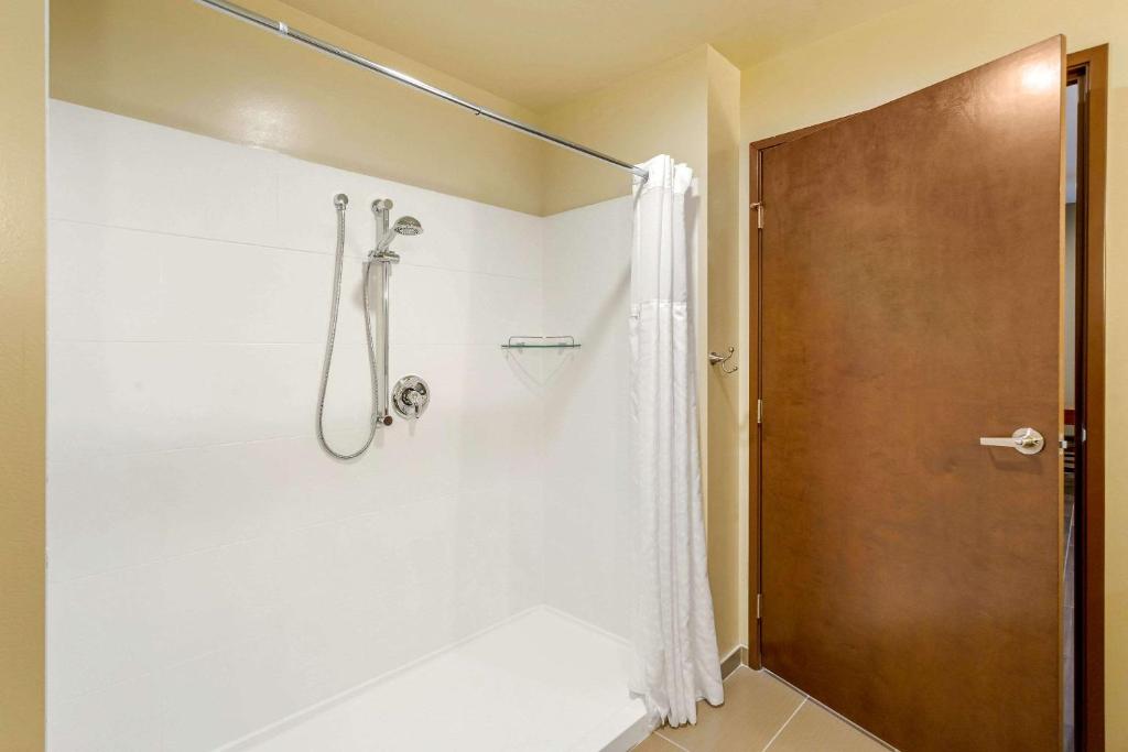 Ein Badezimmer in der Unterkunft Comfort Suites Burlington near I-5