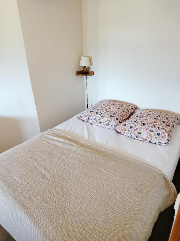 Postel nebo postele na pokoji v ubytování La Roche du Croue