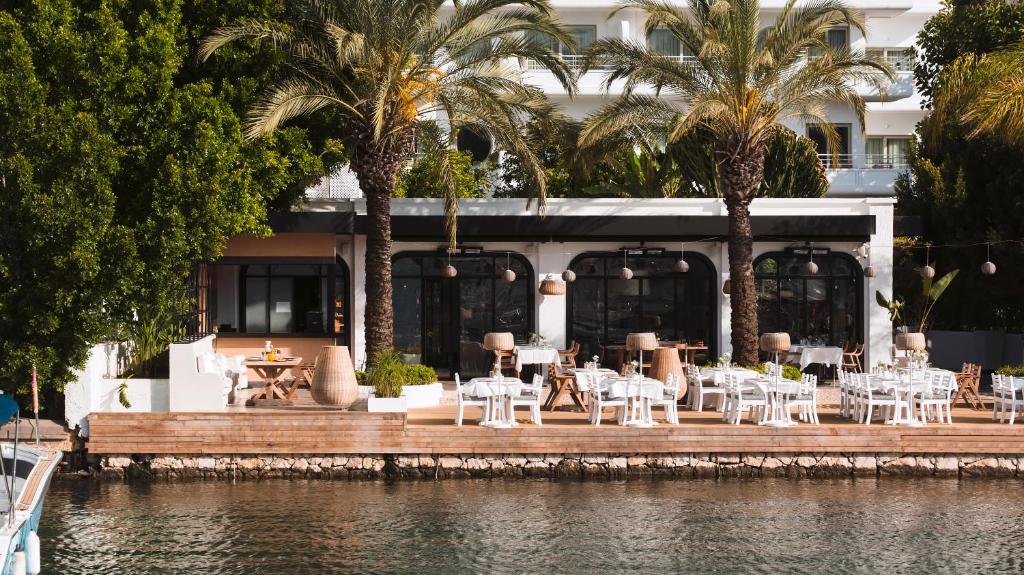 Restaurace v ubytování Yacht Classic Hotel - Boutique Class
