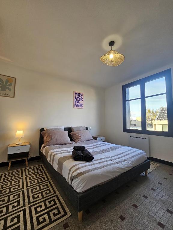 a bedroom with a large bed in a room at Vue Cité Médiévale Castel View in Carcassonne