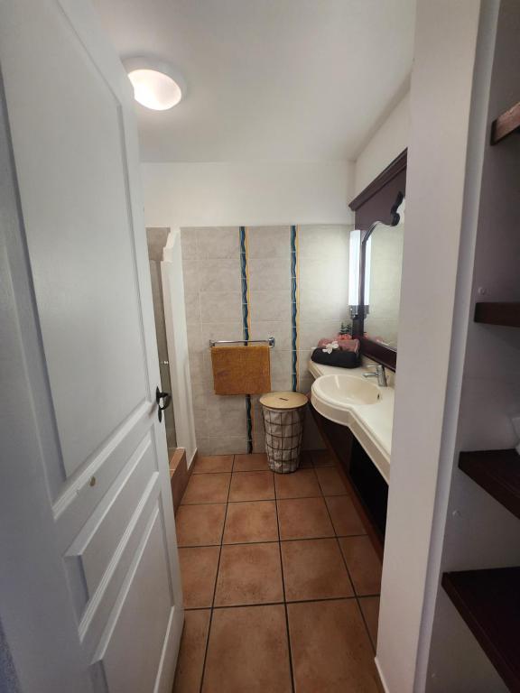Postel nebo postele na pokoji v ubytování Ti coco luce studio à Sainte Luce dans village de vacances