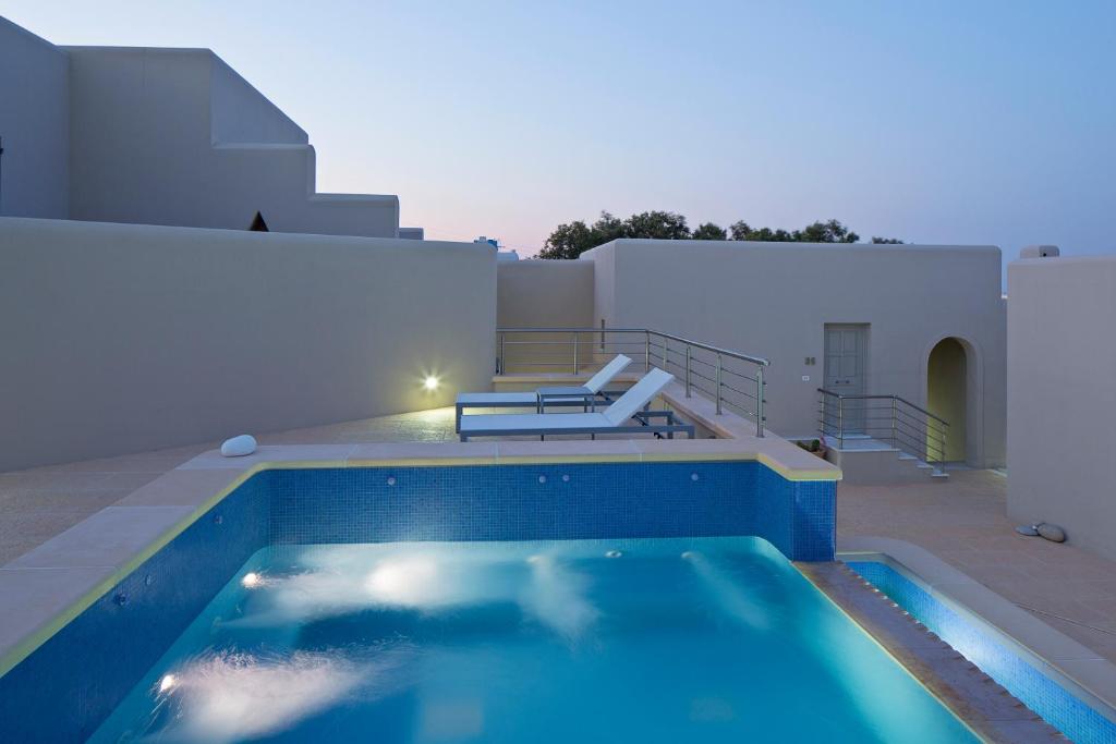 Bazén v ubytování Kouros Art Hotel (Adults Only) nebo v jeho okolí