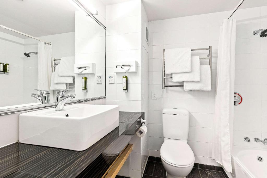 Koupelna v ubytování Hotel Elms Christchurch, Ascend Hotel Collection