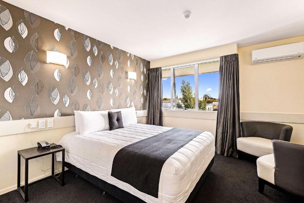 Postel nebo postele na pokoji v ubytování Hotel Elms Christchurch, Ascend Hotel Collection