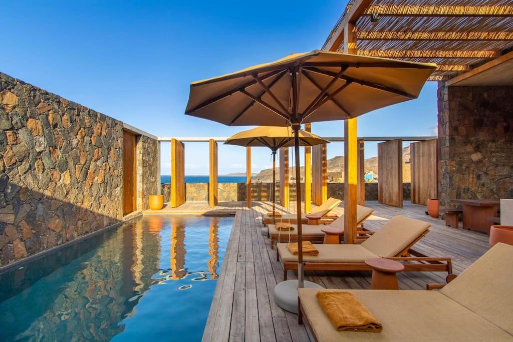 Bazén v ubytování Villa, Vue Mer et Piscine Privée nebo v jeho okolí