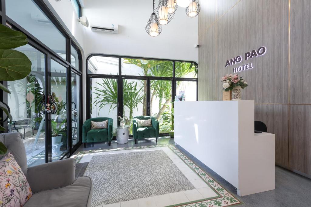 Posezení v ubytování Ang Pao Hotel Phuket