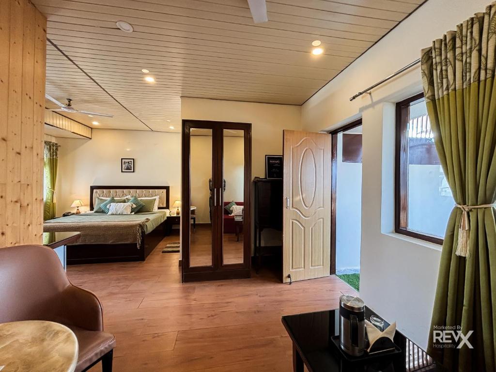 Photo from Hotel Sunny Cot in The Mall Road, Kulri, near Bata Store, Mussoorie -  Uttrakhand, .,  Mussoorie, Uttarakhand, India