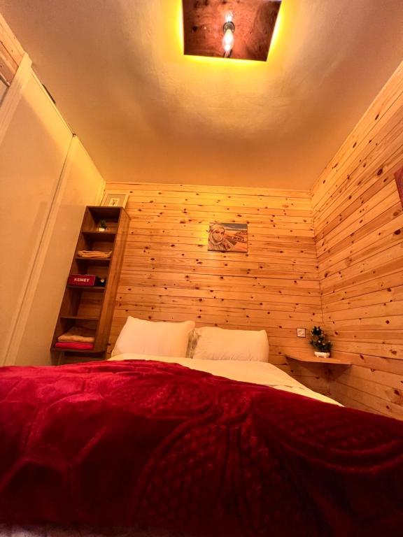 Postel nebo postele na pokoji v ubytování Tikida house
