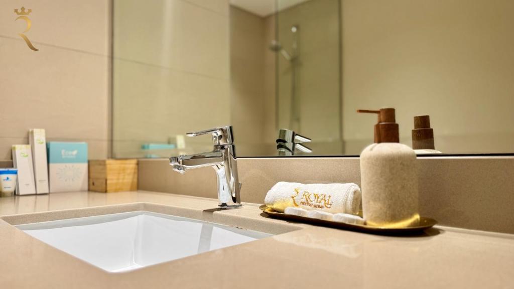 Koupelna v ubytování 1BR Waters Edge apt in Yas Island with Private Balcony