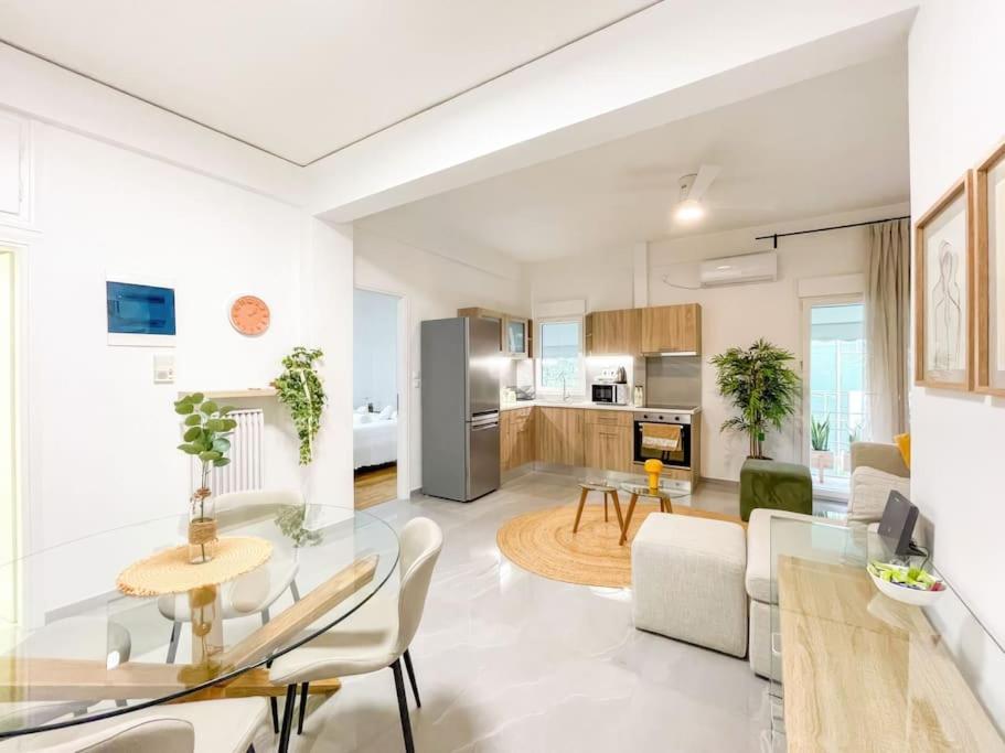 Vibrant 2BR in Koukaki