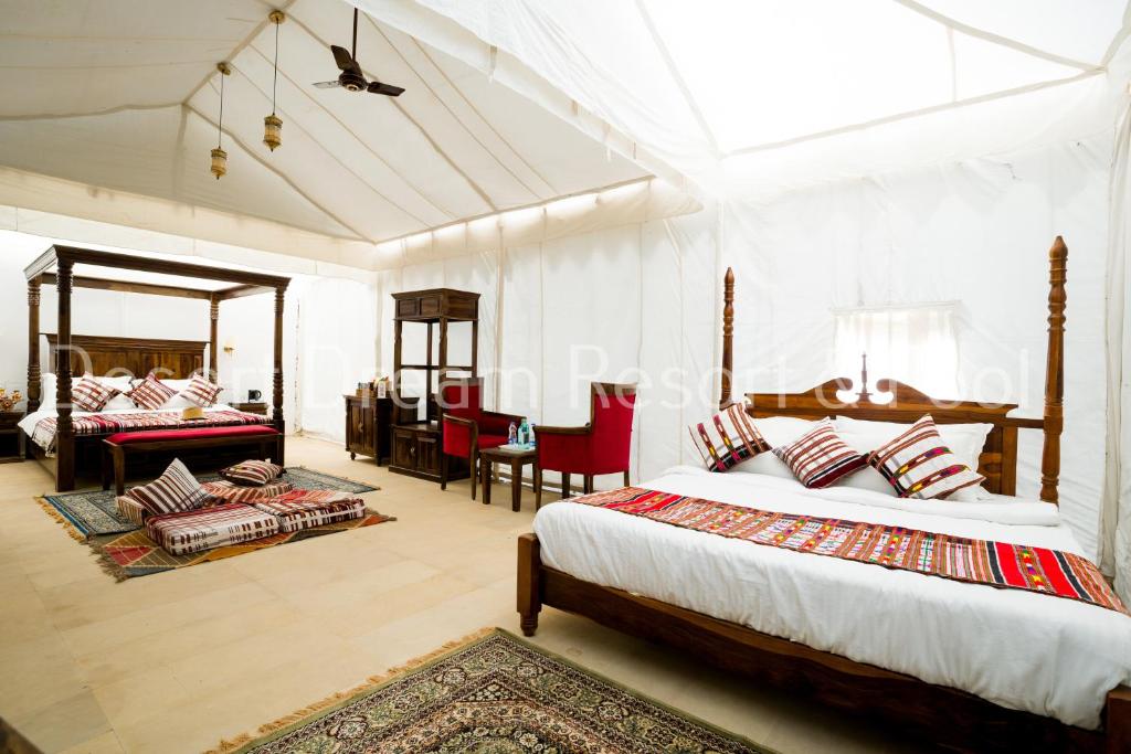 Postel nebo postele na pokoji v ubytování Desert Dream Royal Camp & Pool
