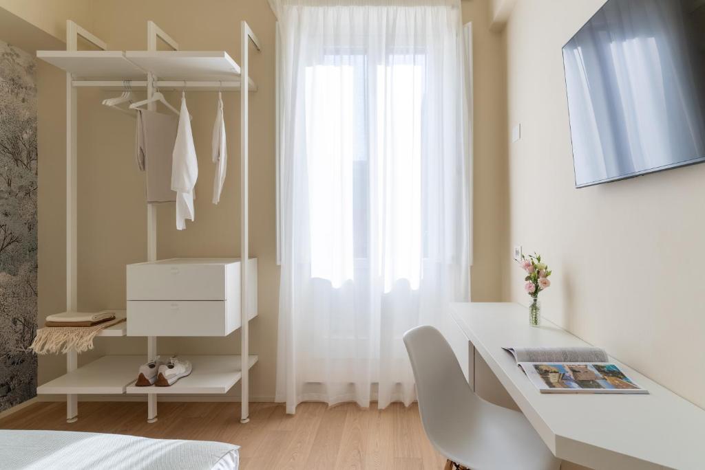 TV a/nebo společenská místnost v ubytování Dimora Bramante Rooms