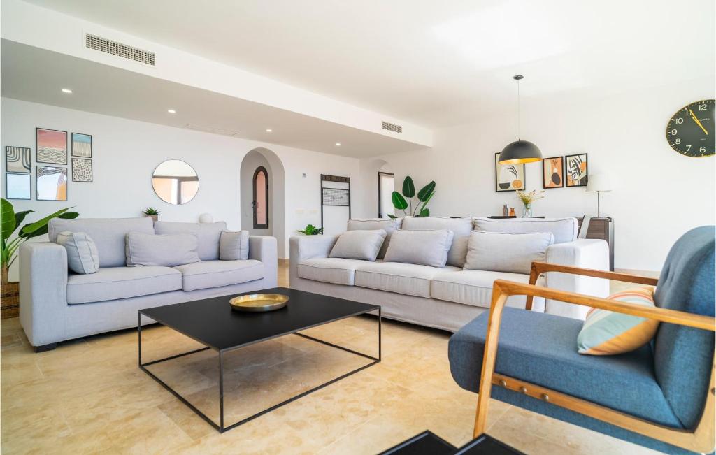 Χώρος καθιστικού στο Cozy Apartment In Manilva With Wifi