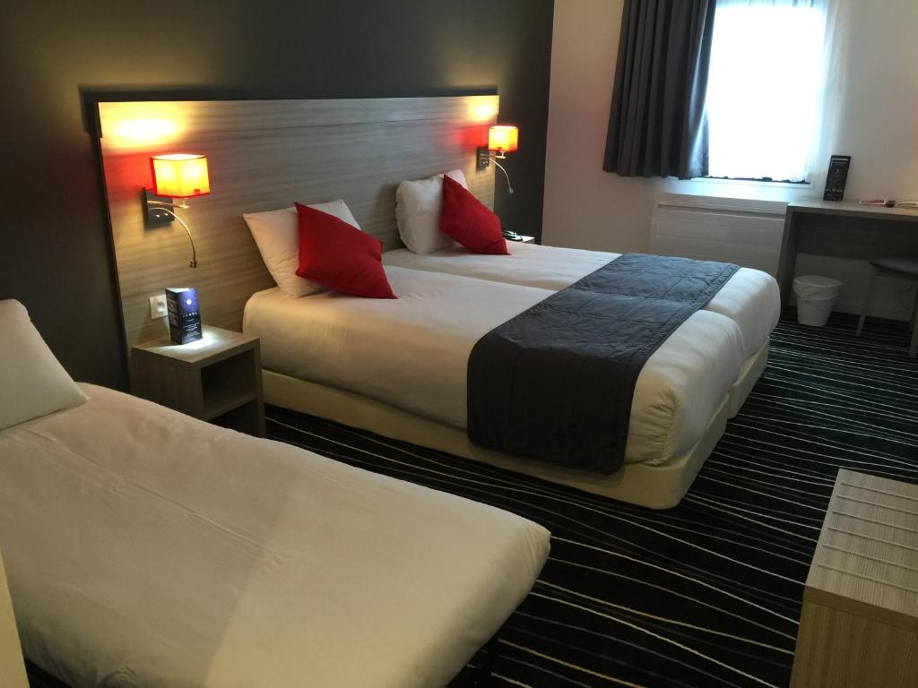 The Originals City, Marne-la-Vallée Est, Meaux ,GLASSY HOTEL - Habitación Triple