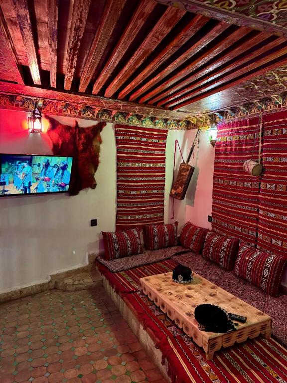 TV a/nebo společenská místnost v ubytování Riad Hamad Tijani
