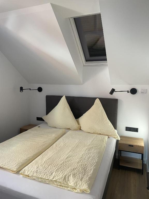 Postel nebo postele na pokoji v ubytování Haus Breslau