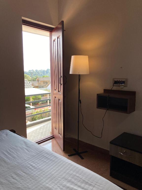 Postel nebo postele na pokoji v ubytování AKSHAYA 3 BHK Villa
