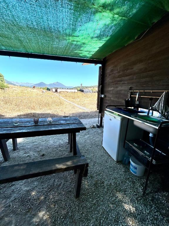 Fotografie z fotogalerie ubytování Cabaña rústica en un rancho con caballos, Prado del Rey, Andalucía v destinaci Prado del Rey