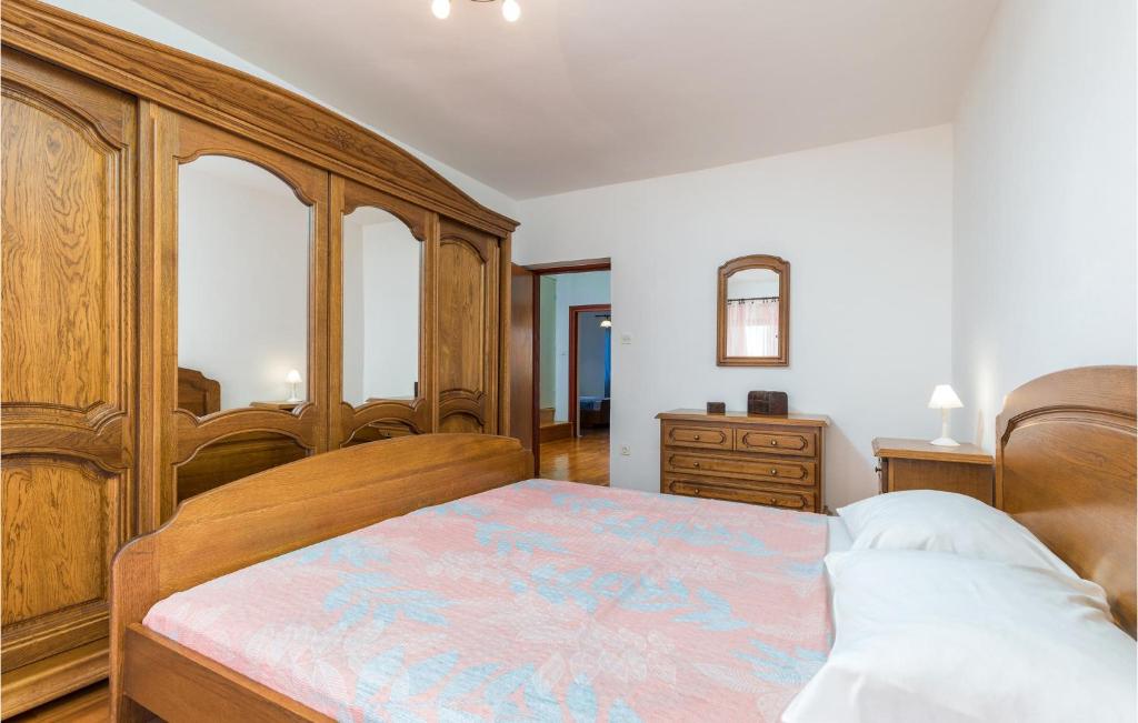 Posteľ alebo postele v izbe v ubytovaní Four-Bedroom Apartment In Fazana