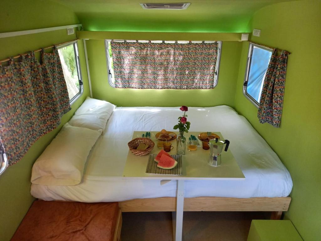 Slow Life Camping Venta del Moro - Caravana