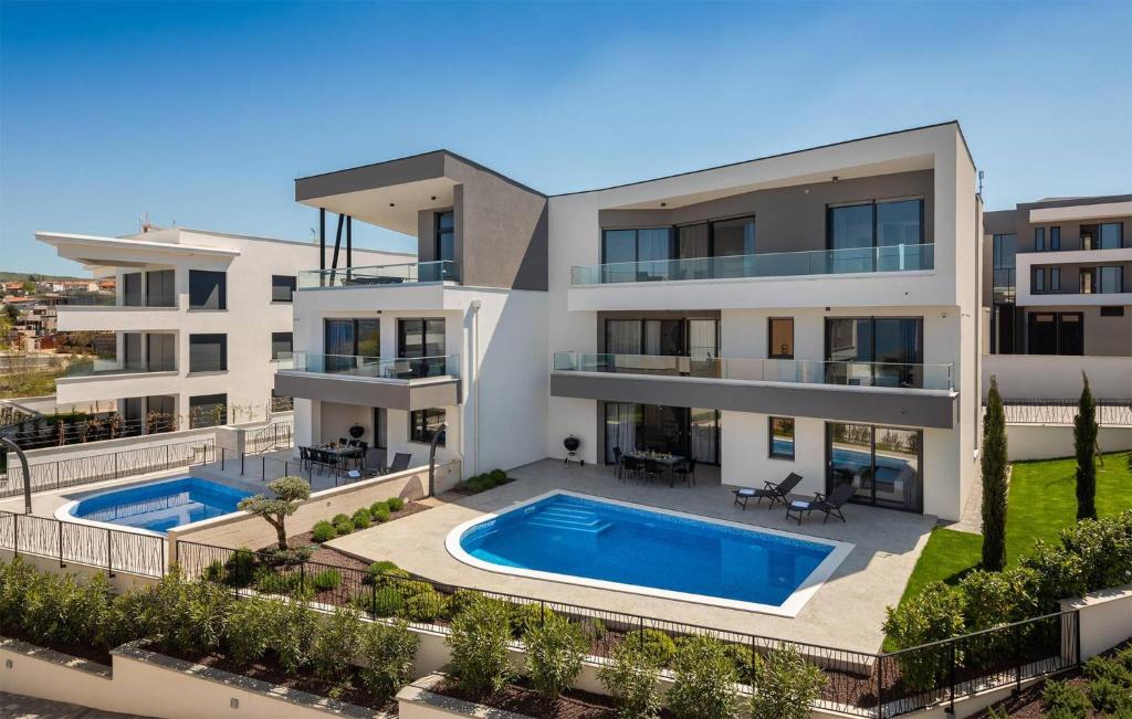 Beautiful Apartment In Zidarici