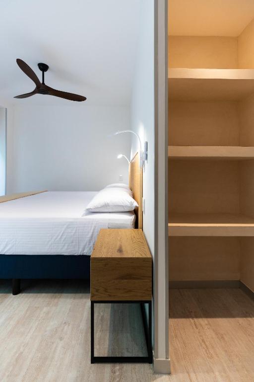 Postel nebo postele na pokoji v ubytování SUUT Hostal Boutique