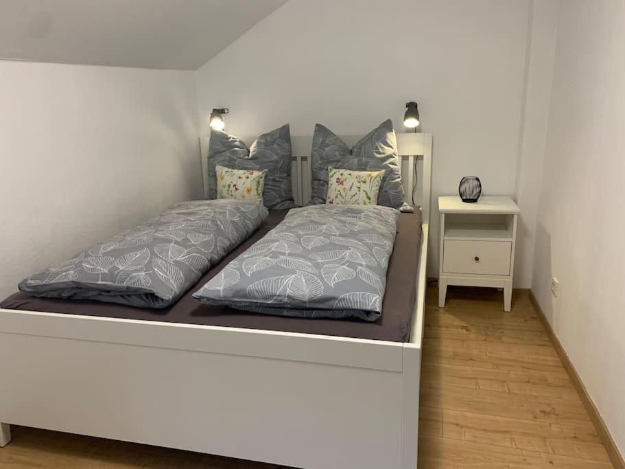 Postel nebo postele na pokoji v ubytování Ferienwohnung Waldblick