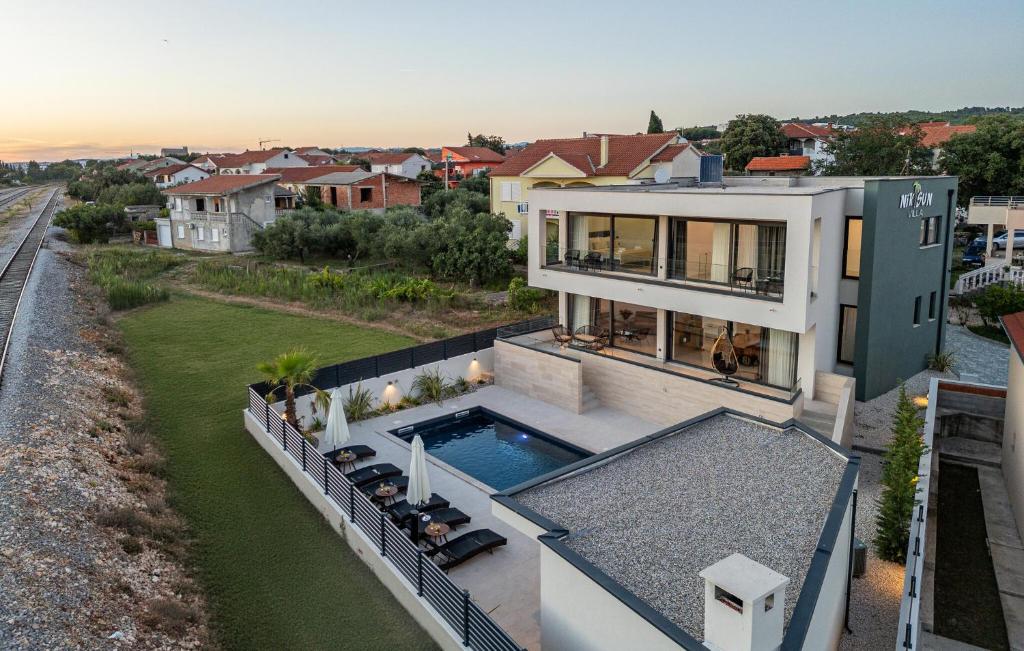 Bangunan di mana terletaknya rumah percutian