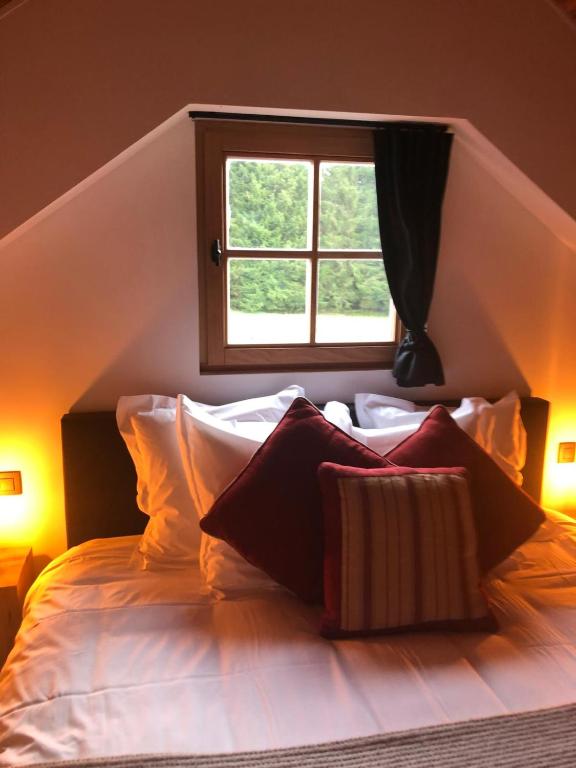 Postel nebo postele na pokoji v ubytování Le Chalet De Saint-Hubert