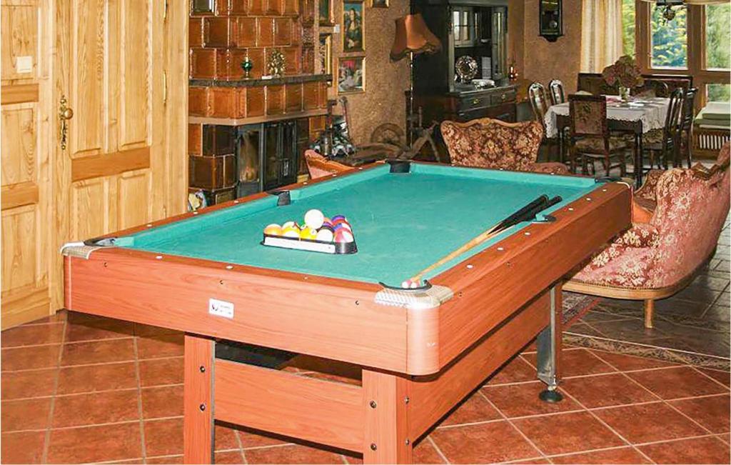 Biliardový stôl v ubytovaní Holiday Home Boreczno Duba