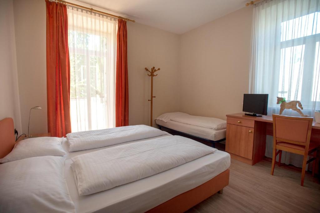 Postel nebo postele na pokoji v ubytování Albergo Cavallino s'Rössl